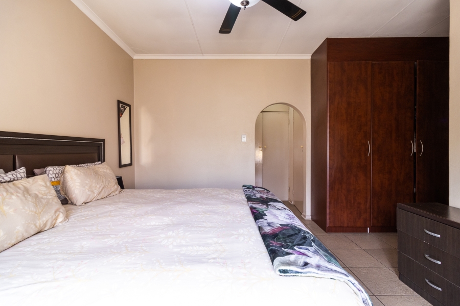 4 Bedroom Property for Sale in Brackenhurst Gauteng