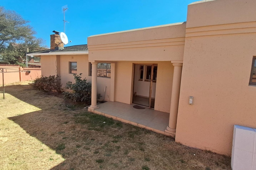 3 Bedroom Property for Sale in Crown Gardens Gauteng