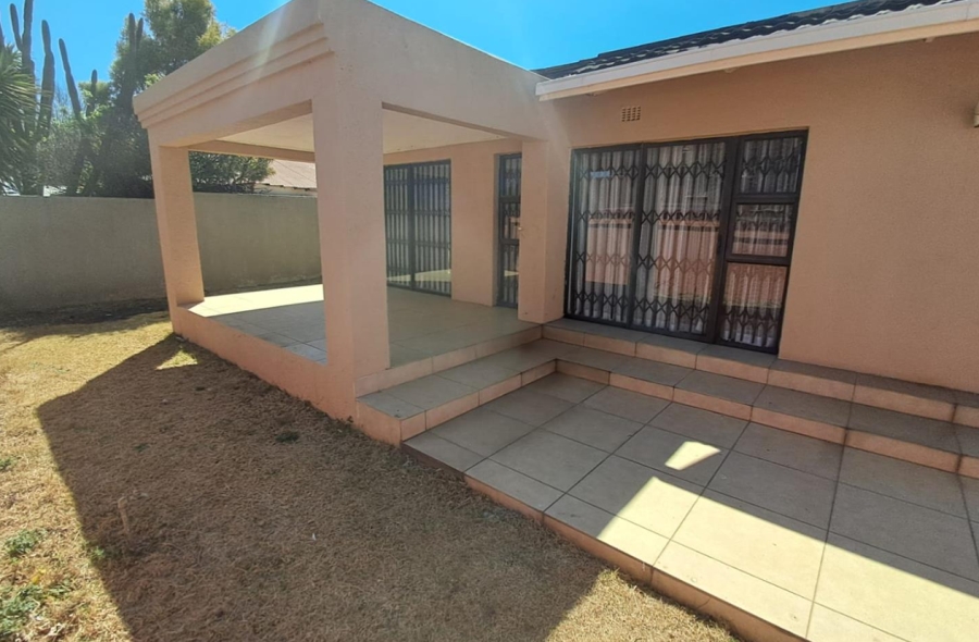 3 Bedroom Property for Sale in Crown Gardens Gauteng