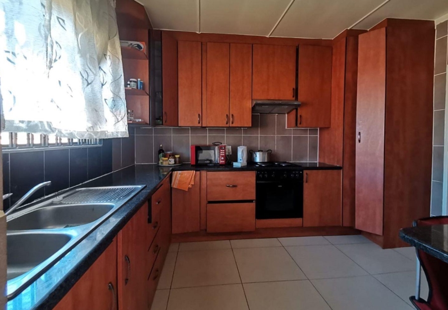 3 Bedroom Property for Sale in Crown Gardens Gauteng