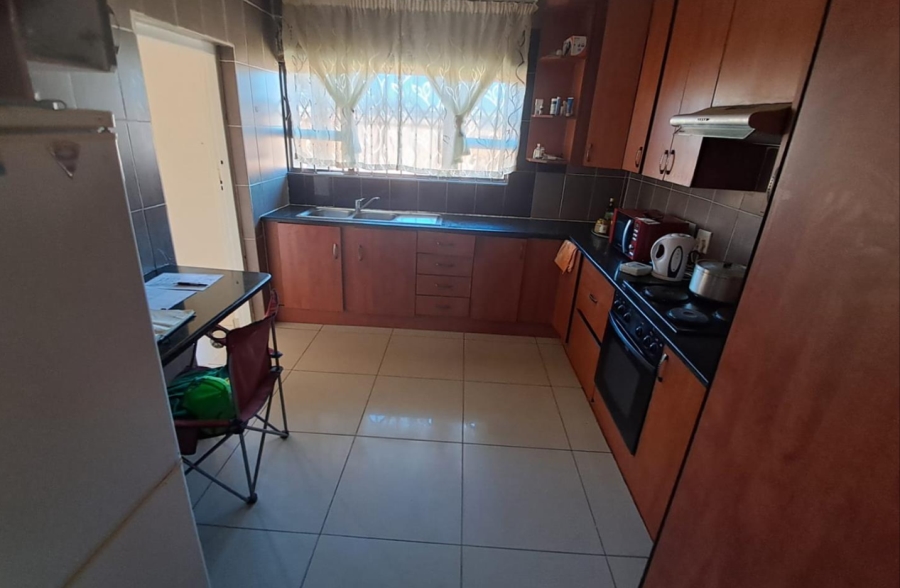 3 Bedroom Property for Sale in Crown Gardens Gauteng