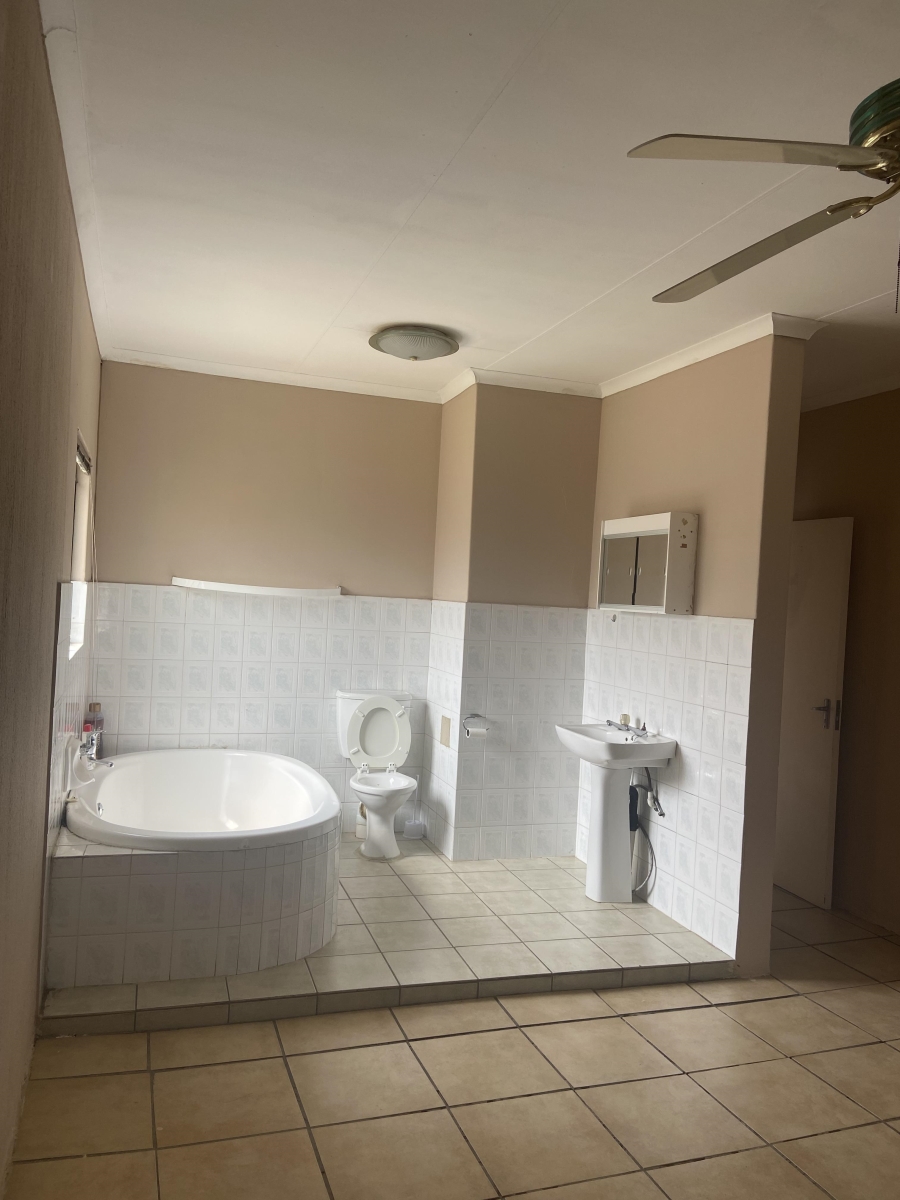 3 Bedroom Property for Sale in Country View Gauteng