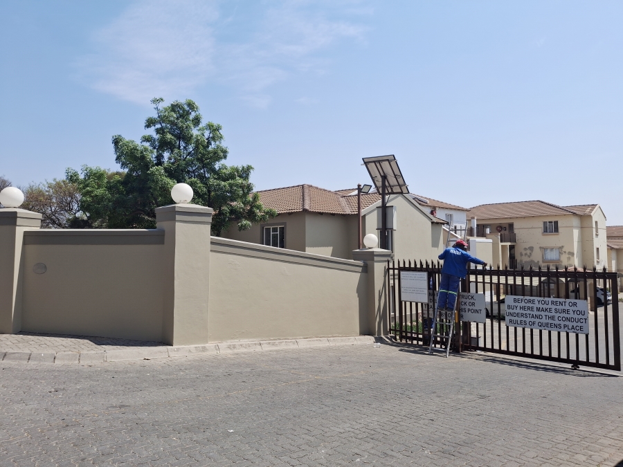 2 Bedroom Property for Sale in Queenswood Gauteng