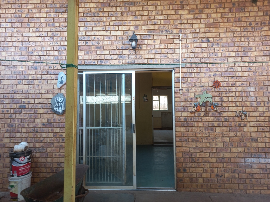 Commercial Property for Sale in Magaliesmoot Gauteng