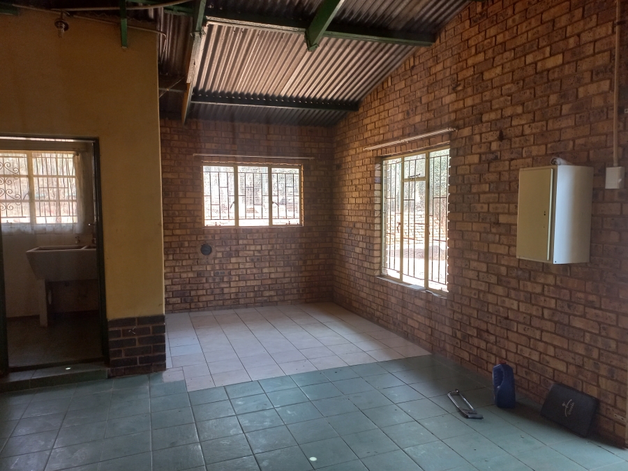 Commercial Property for Sale in Magaliesmoot Gauteng