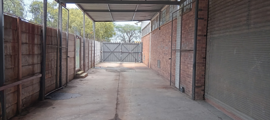 To Let commercial Property for Rent in Benrose Gauteng