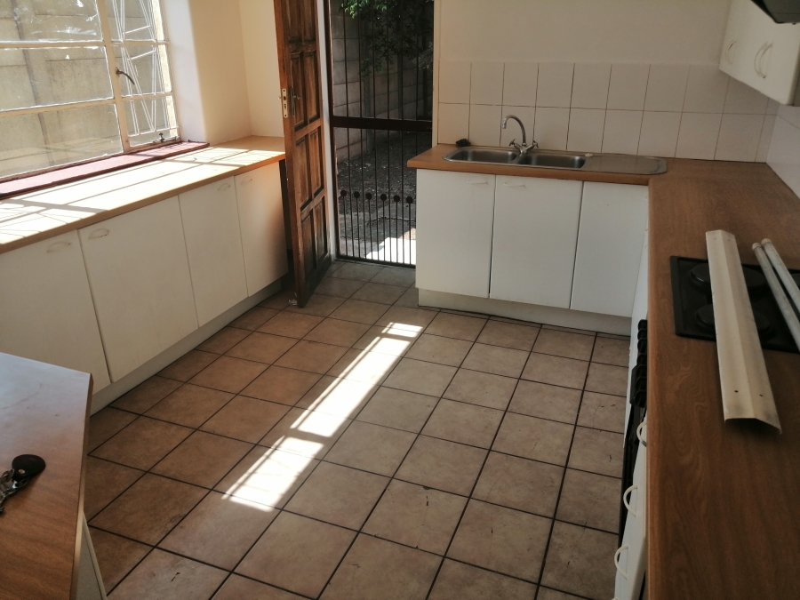 To Let 2 Bedroom Property for Rent in Randburg Central Gauteng