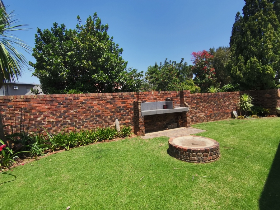 4 Bedroom Property for Sale in Misty Bay Gauteng