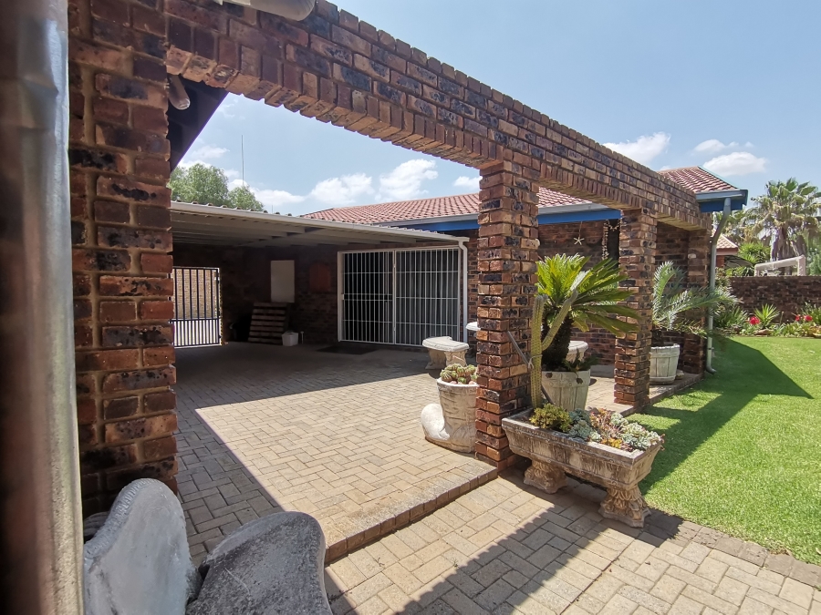 4 Bedroom Property for Sale in Misty Bay Gauteng