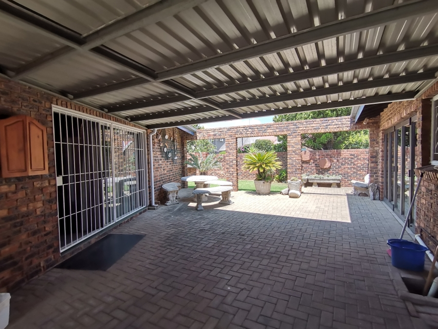 4 Bedroom Property for Sale in Misty Bay Gauteng