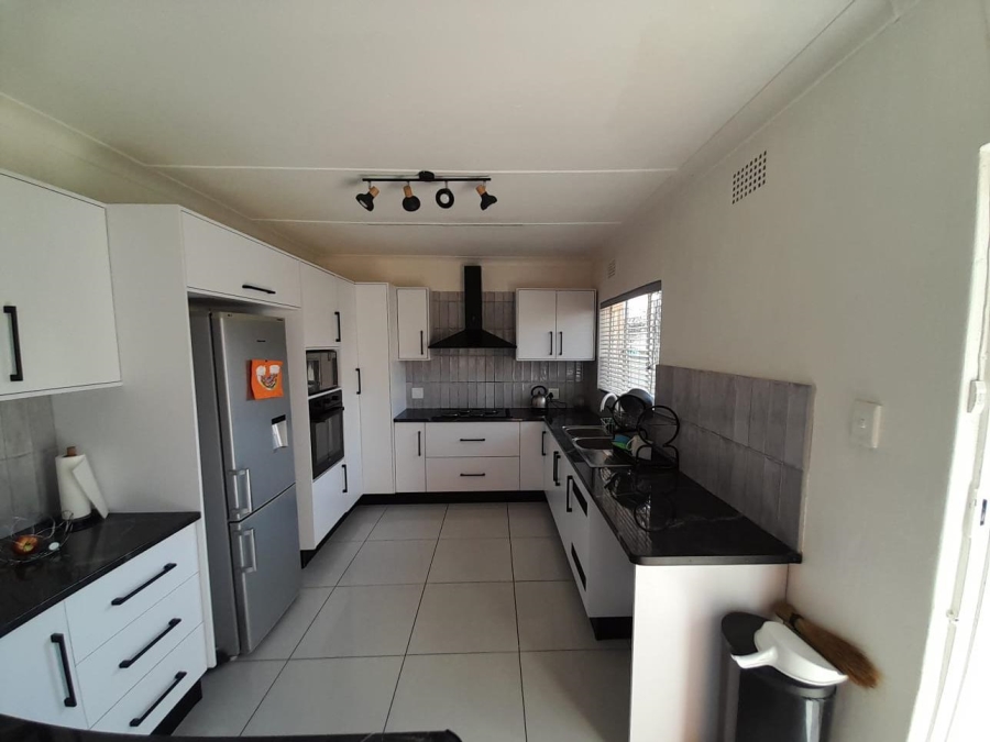 To Let 3 Bedroom Property for Rent in General Albertspark Gauteng