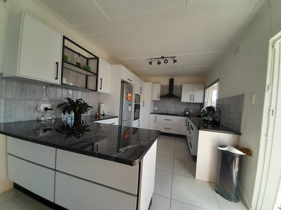 To Let 3 Bedroom Property for Rent in General Albertspark Gauteng