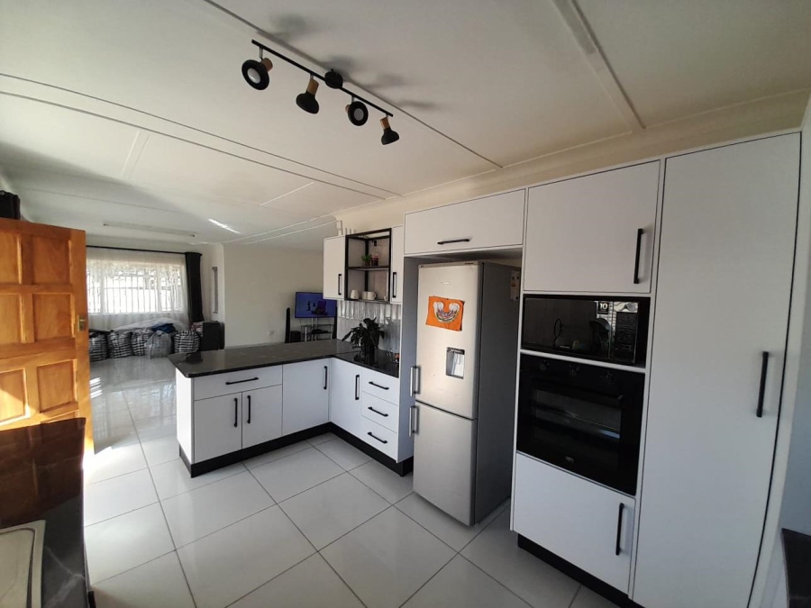 To Let 3 Bedroom Property for Rent in General Albertspark Gauteng