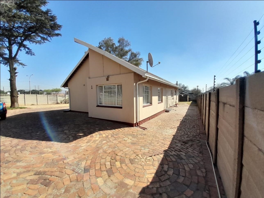 To Let 3 Bedroom Property for Rent in General Albertspark Gauteng