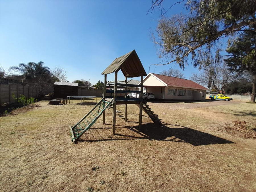 To Let 3 Bedroom Property for Rent in General Albertspark Gauteng