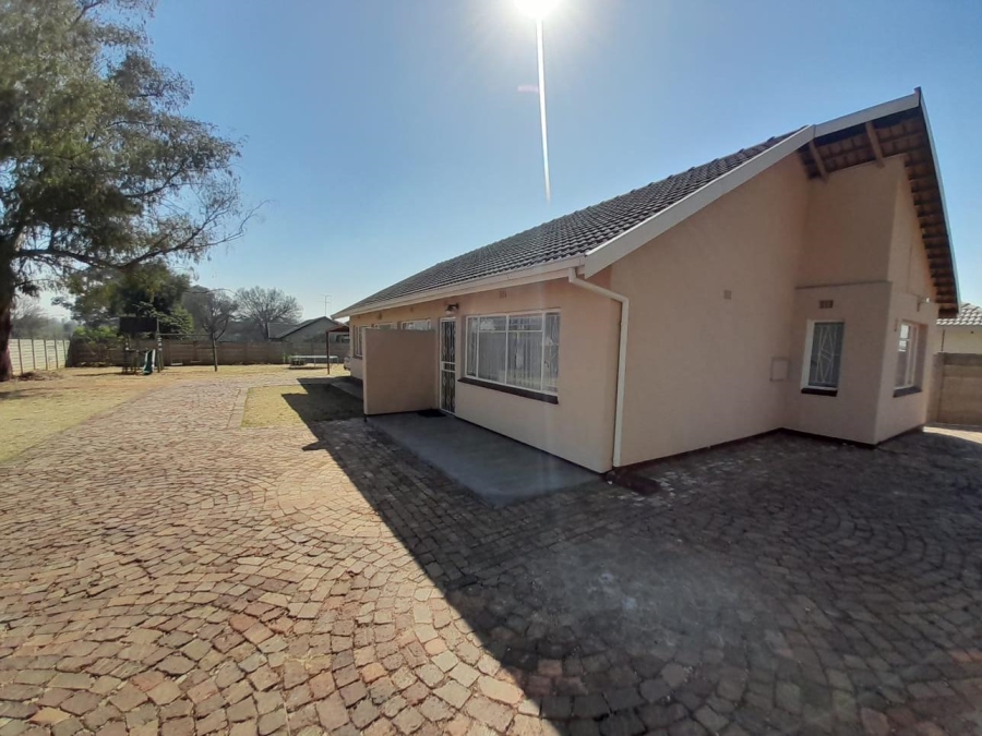 To Let 3 Bedroom Property for Rent in General Albertspark Gauteng