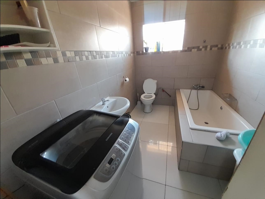 To Let 3 Bedroom Property for Rent in General Albertspark Gauteng