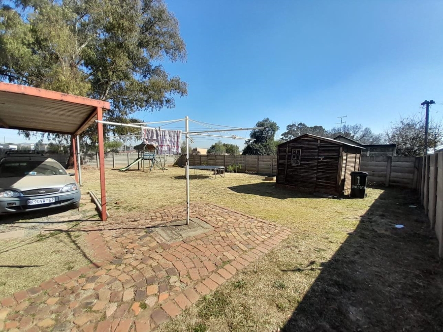 To Let 3 Bedroom Property for Rent in General Albertspark Gauteng