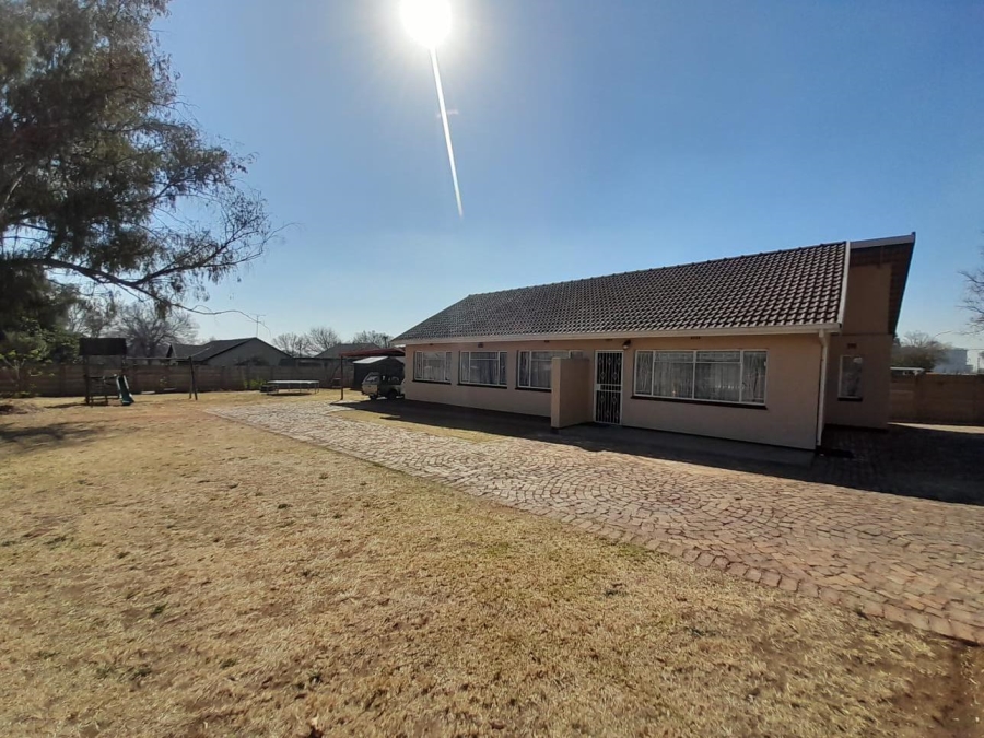 To Let 3 Bedroom Property for Rent in General Albertspark Gauteng