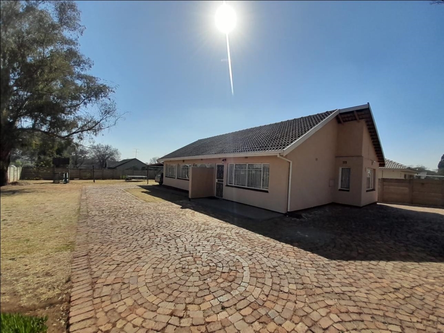 To Let 3 Bedroom Property for Rent in General Albertspark Gauteng