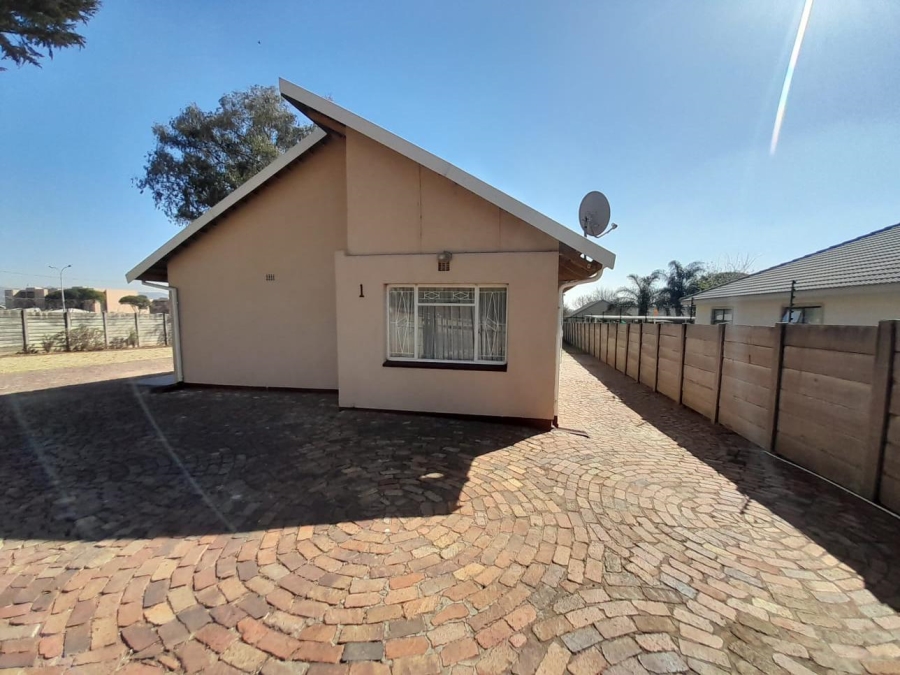 To Let 3 Bedroom Property for Rent in General Albertspark Gauteng