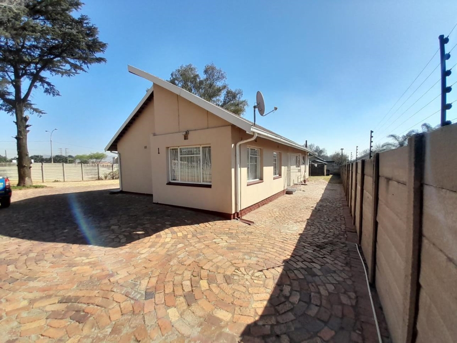 To Let 3 Bedroom Property for Rent in General Albertspark Gauteng