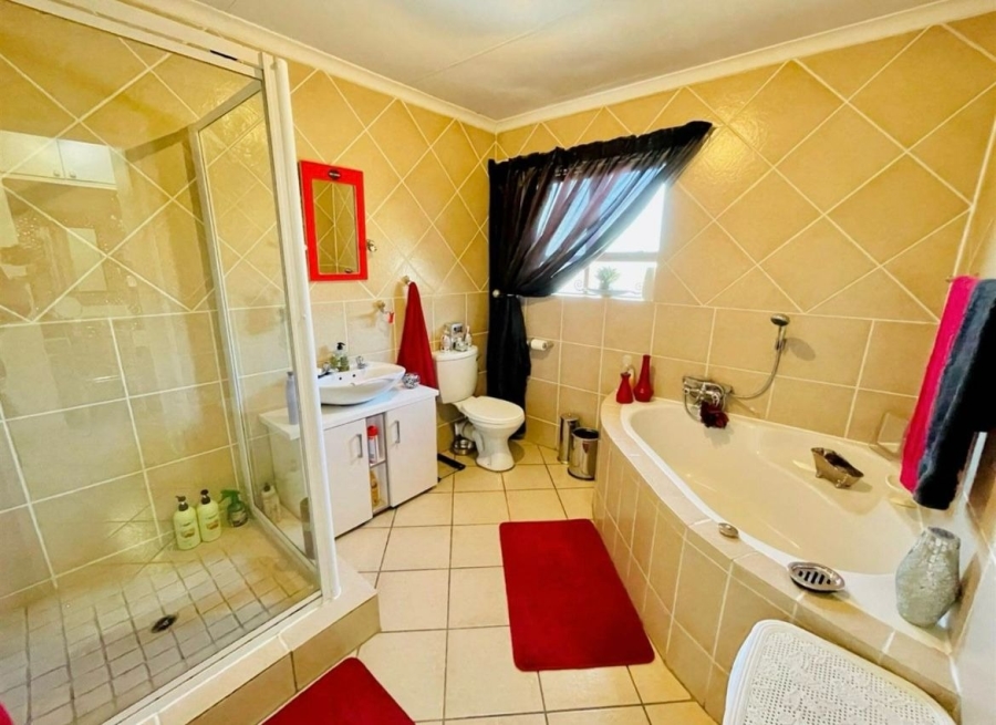 3 Bedroom Property for Sale in Meyersdal Gauteng