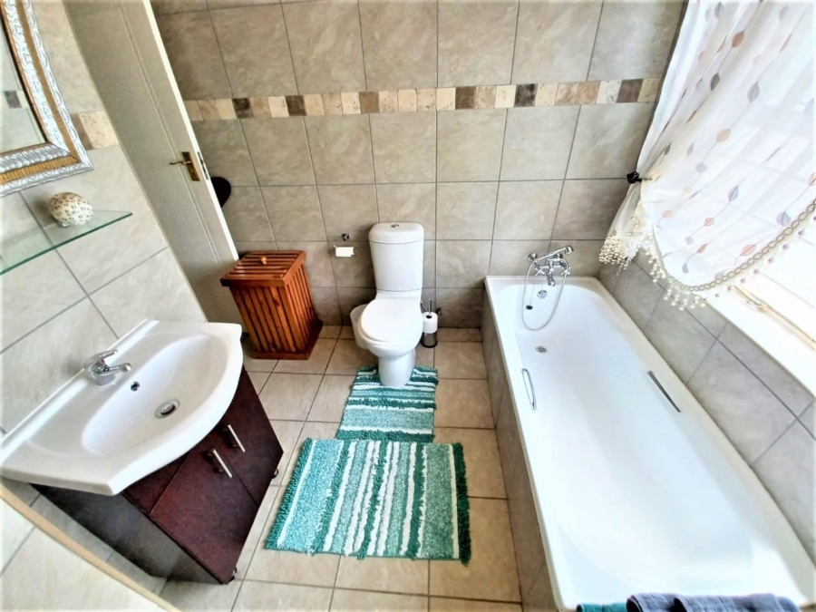 5 Bedroom Property for Sale in Meyersdal Gauteng