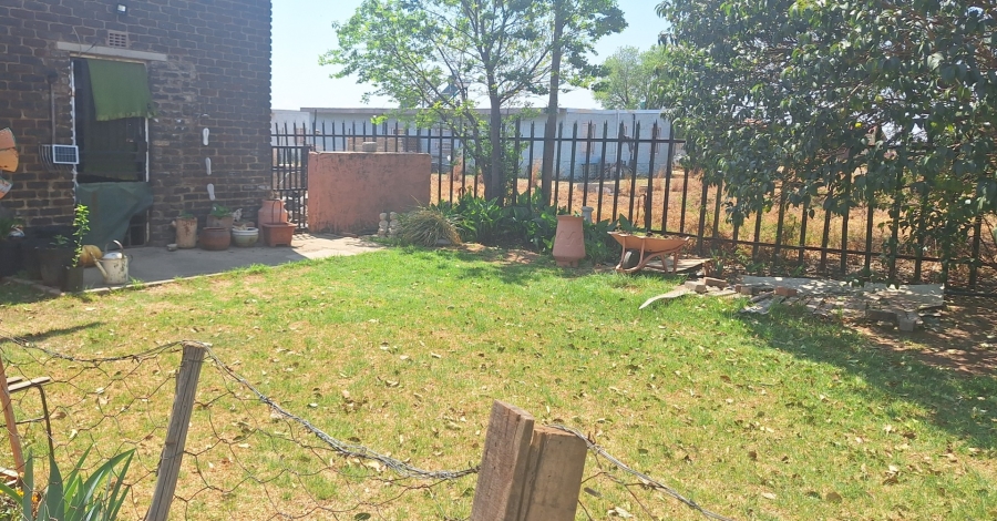 2 Bedroom Property for Sale in Louisrus Gauteng