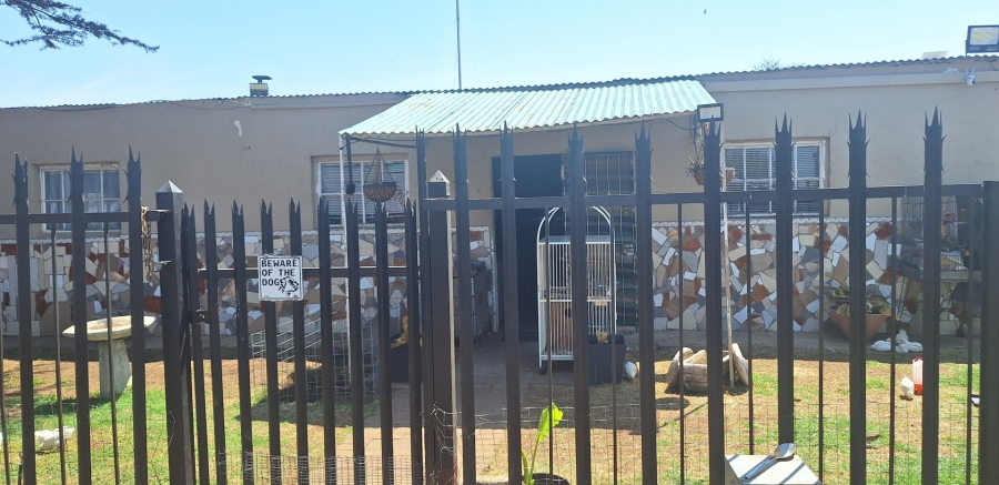 2 Bedroom Property for Sale in Louisrus Gauteng