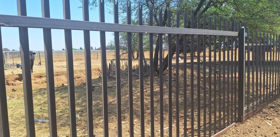 2 Bedroom Property for Sale in Louisrus Gauteng