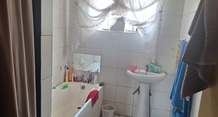 2 Bedroom Property for Sale in Louisrus Gauteng