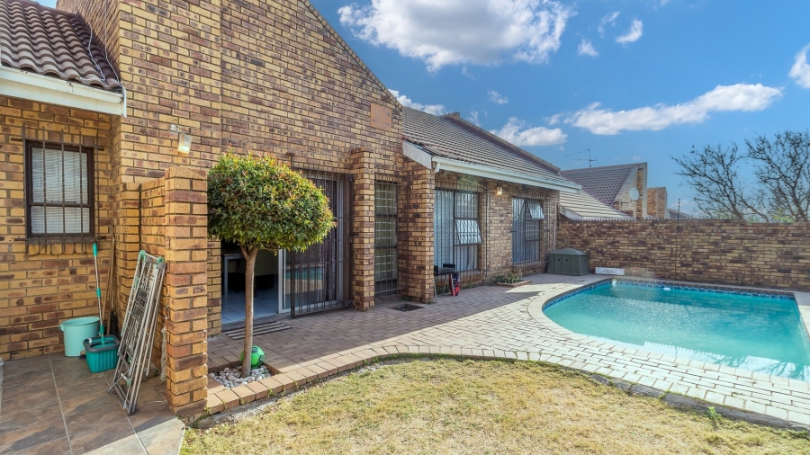 3 Bedroom Property for Sale in Vorna Valley Gauteng