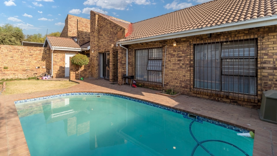 3 Bedroom Property for Sale in Vorna Valley Gauteng