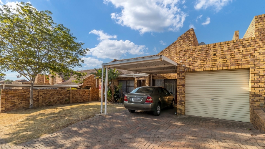 3 Bedroom Property for Sale in Vorna Valley Gauteng