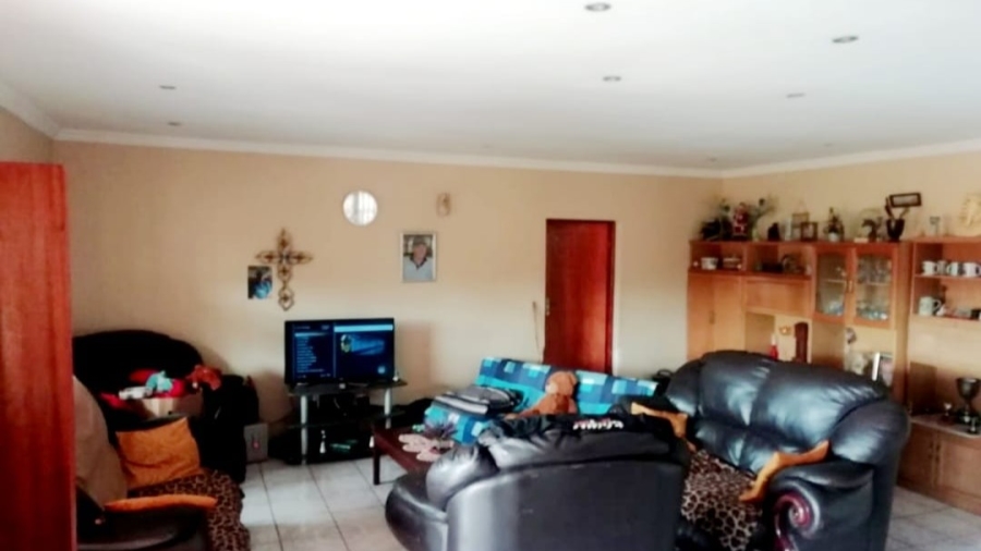 7 Bedroom Property for Sale in Kameeldrift East Gauteng