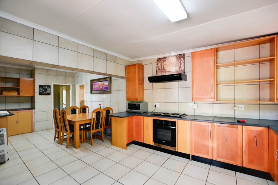 7 Bedroom Property for Sale in Kameeldrift West Gauteng