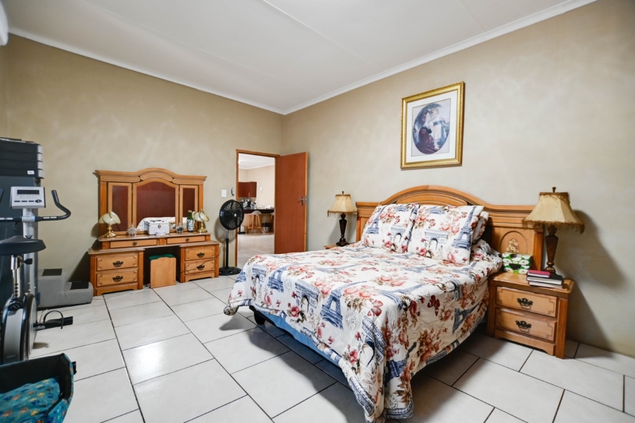 7 Bedroom Property for Sale in Kameeldrift West Gauteng