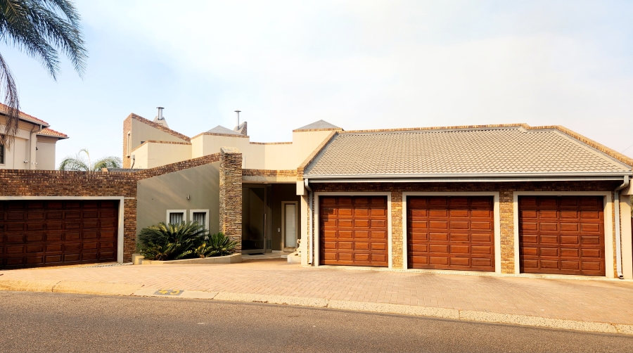 5 Bedroom Property for Sale in Eldoraigne Gauteng