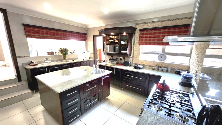 5 Bedroom Property for Sale in Eldoraigne Gauteng