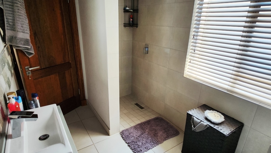 5 Bedroom Property for Sale in Eldoraigne Gauteng