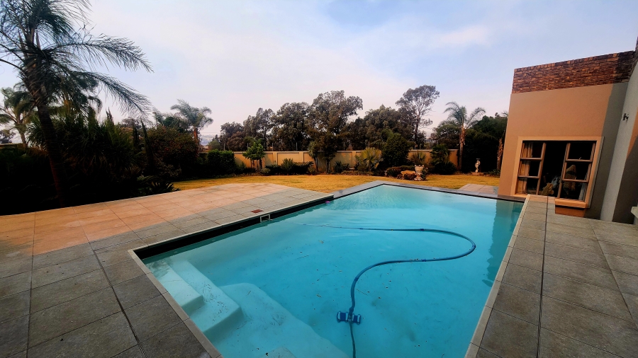 5 Bedroom Property for Sale in Eldoraigne Gauteng