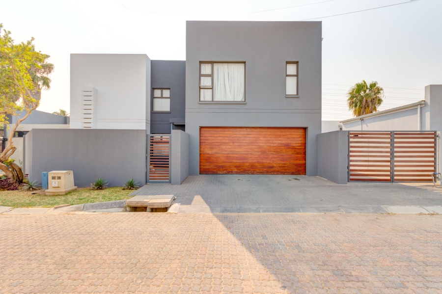 3 Bedroom Property for Sale in Noordwyk Gauteng