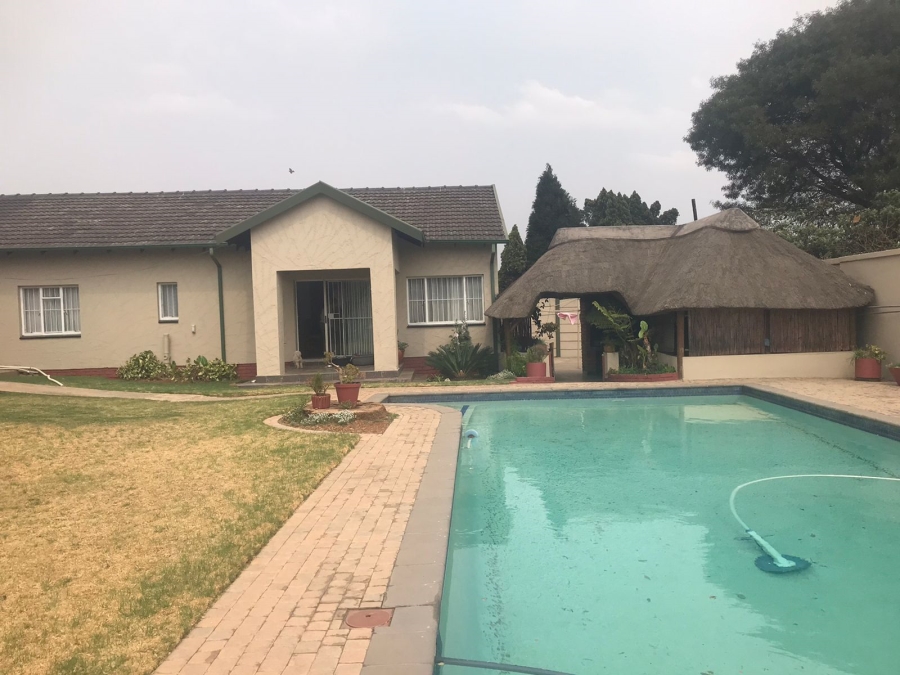 5 Bedroom Property for Sale in Elspark Gauteng