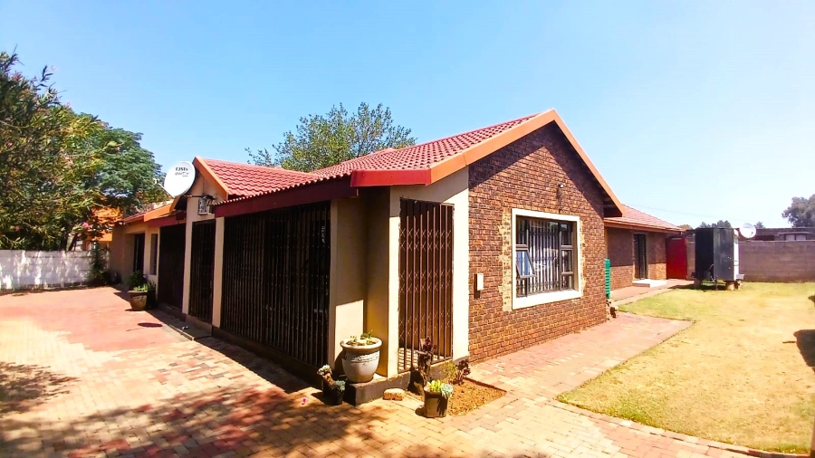 4 Bedroom Property for Sale in Waldrift Gauteng