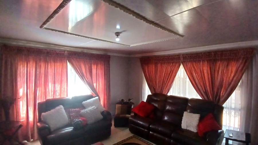 4 Bedroom Property for Sale in Waldrift Gauteng