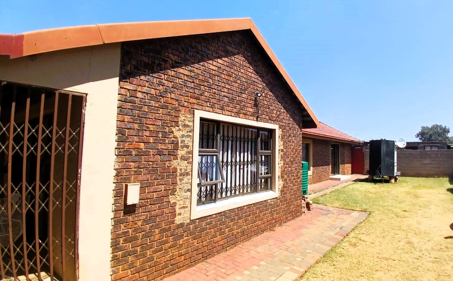 4 Bedroom Property for Sale in Waldrift Gauteng