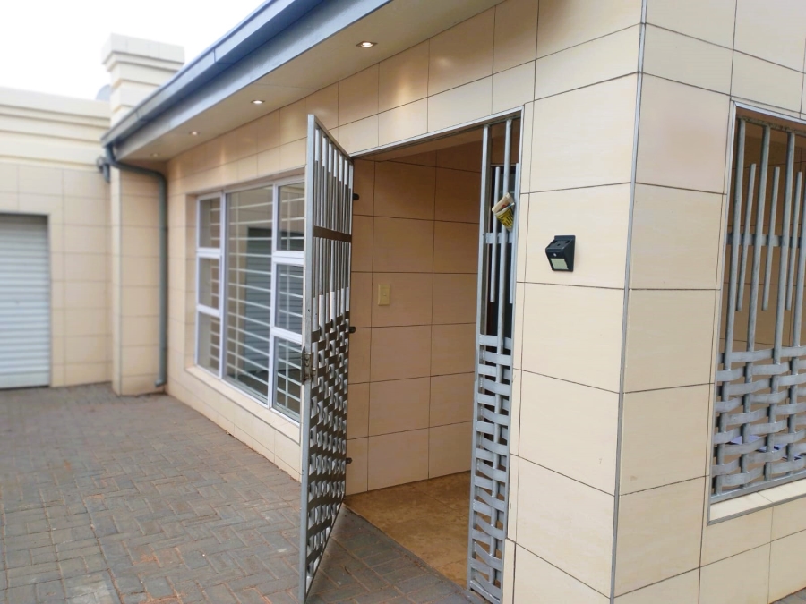 4 Bedroom Property for Sale in Roshnee Gauteng