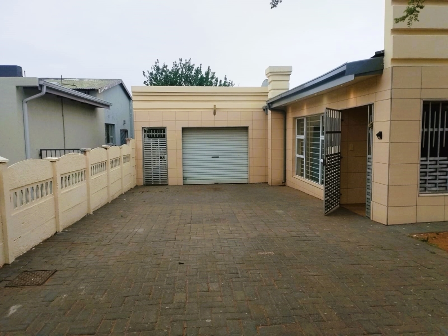 4 Bedroom Property for Sale in Roshnee Gauteng