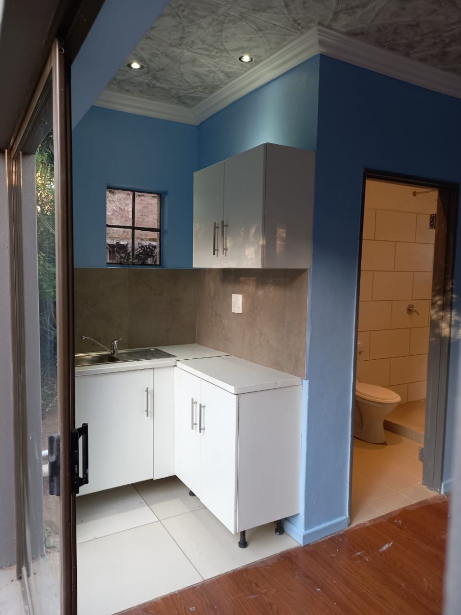 To Let 1 Bedroom Property for Rent in Edleen Gauteng